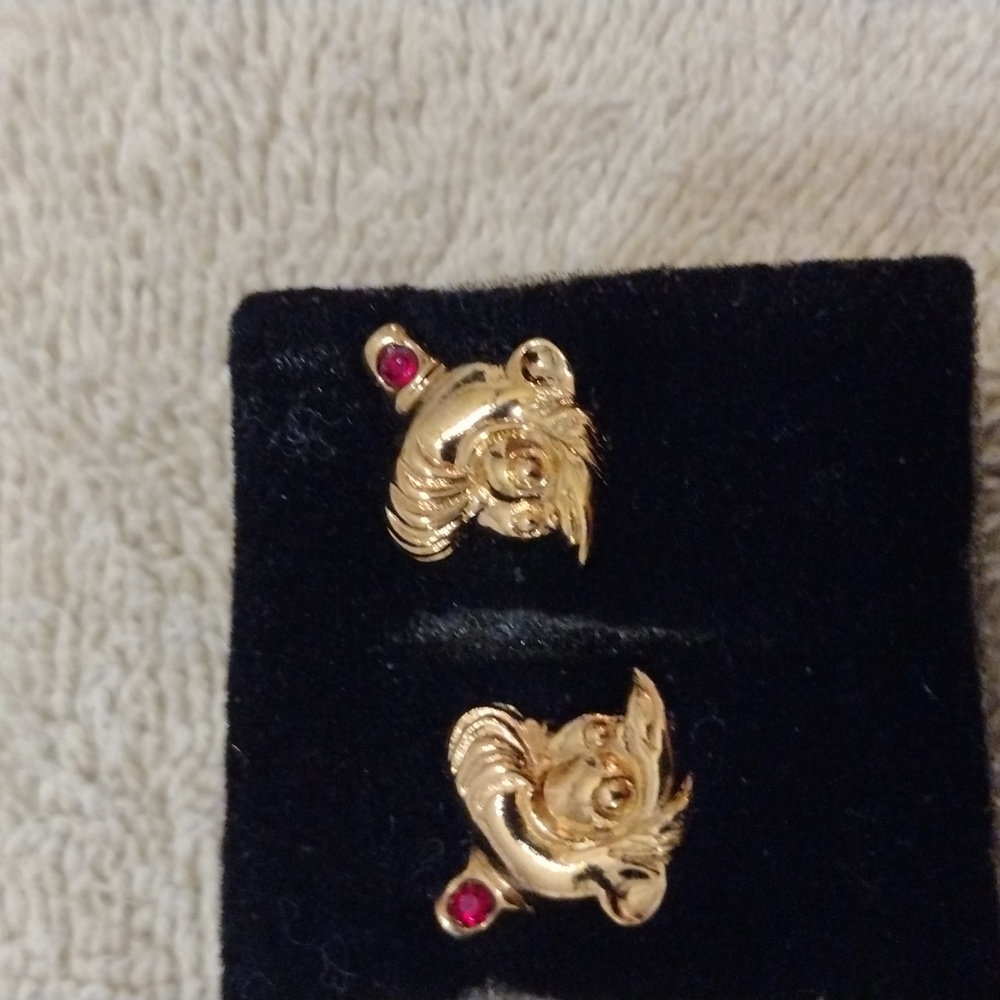 Disney, Avon Vintage 1993, Aladdin Abu monkey studded earrings. - Picture 3 of 3